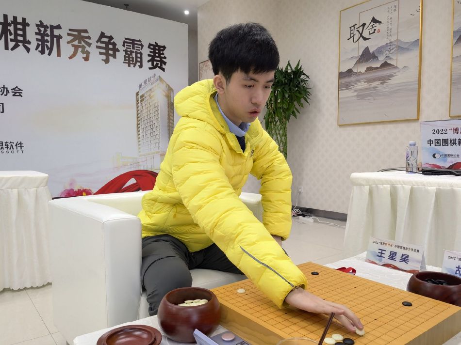 演员们不怎么接受专访还有个原因：这样就不用回答关于埃兹拉·米勒的问题